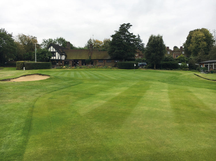 9th Green and Clubhouse(lead image)
