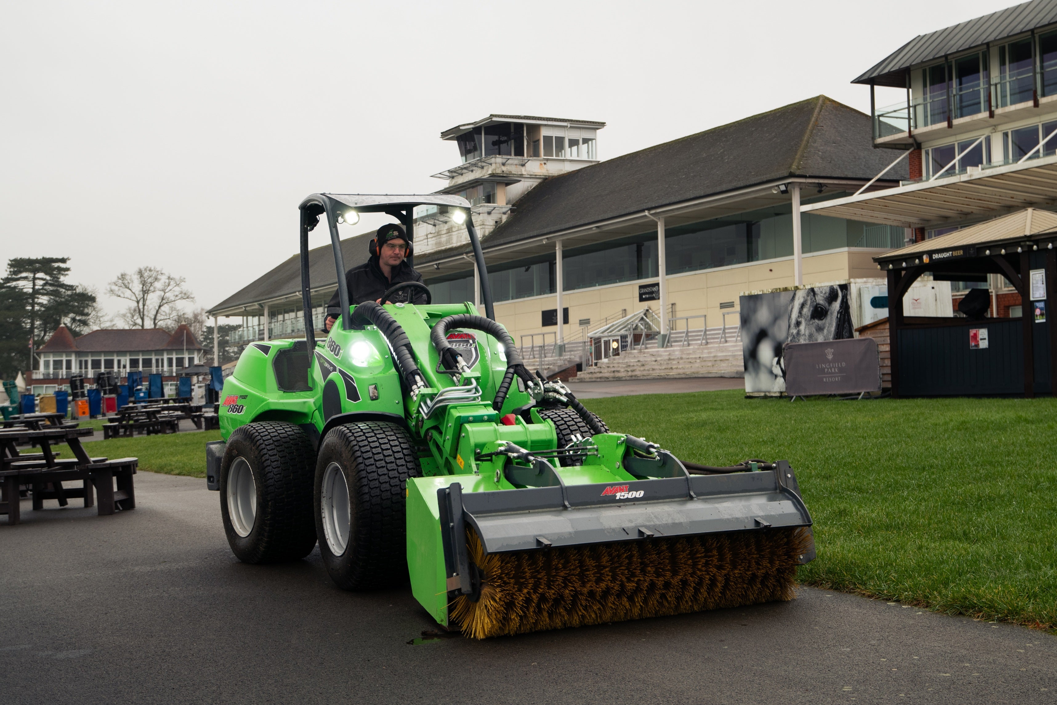 Lingfield Park Racecourse benefits from Avant 860i Loader after winning GMA Award