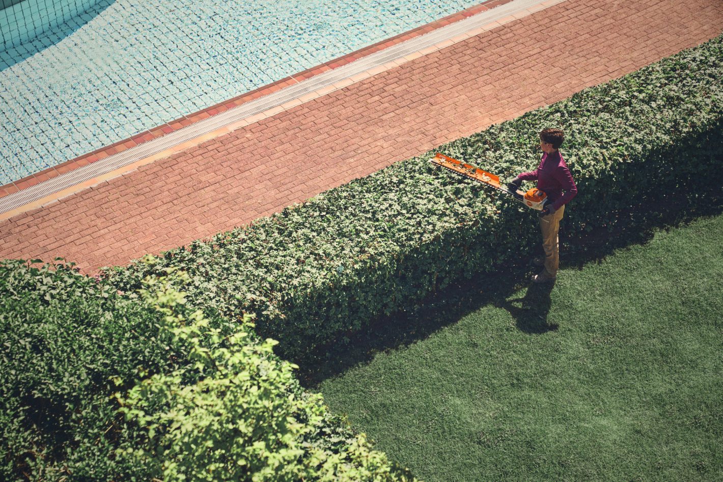The first single-sided battery-powered hedge trimmers in the STIHL range