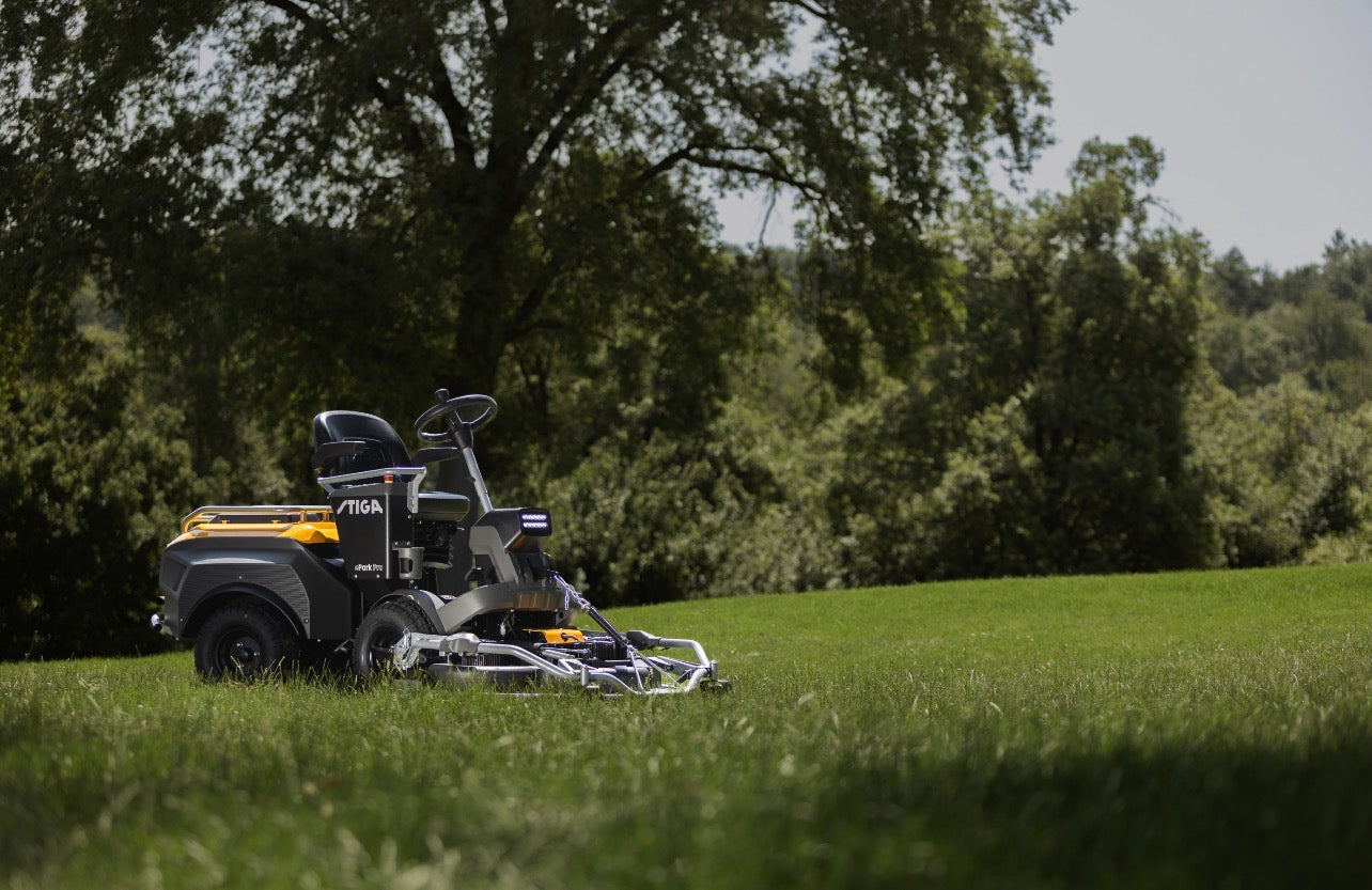 The STIGA ePARK PRO: The iconic front mower goes electric
