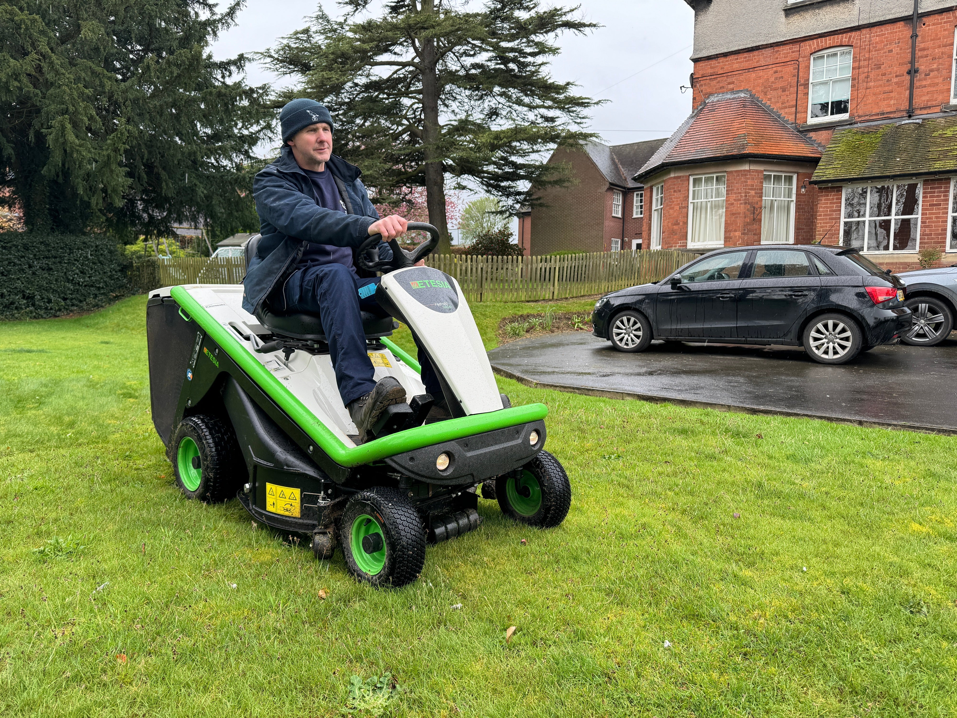 Mowing Made Easy: The Etesia Hydro 80 at Repton School