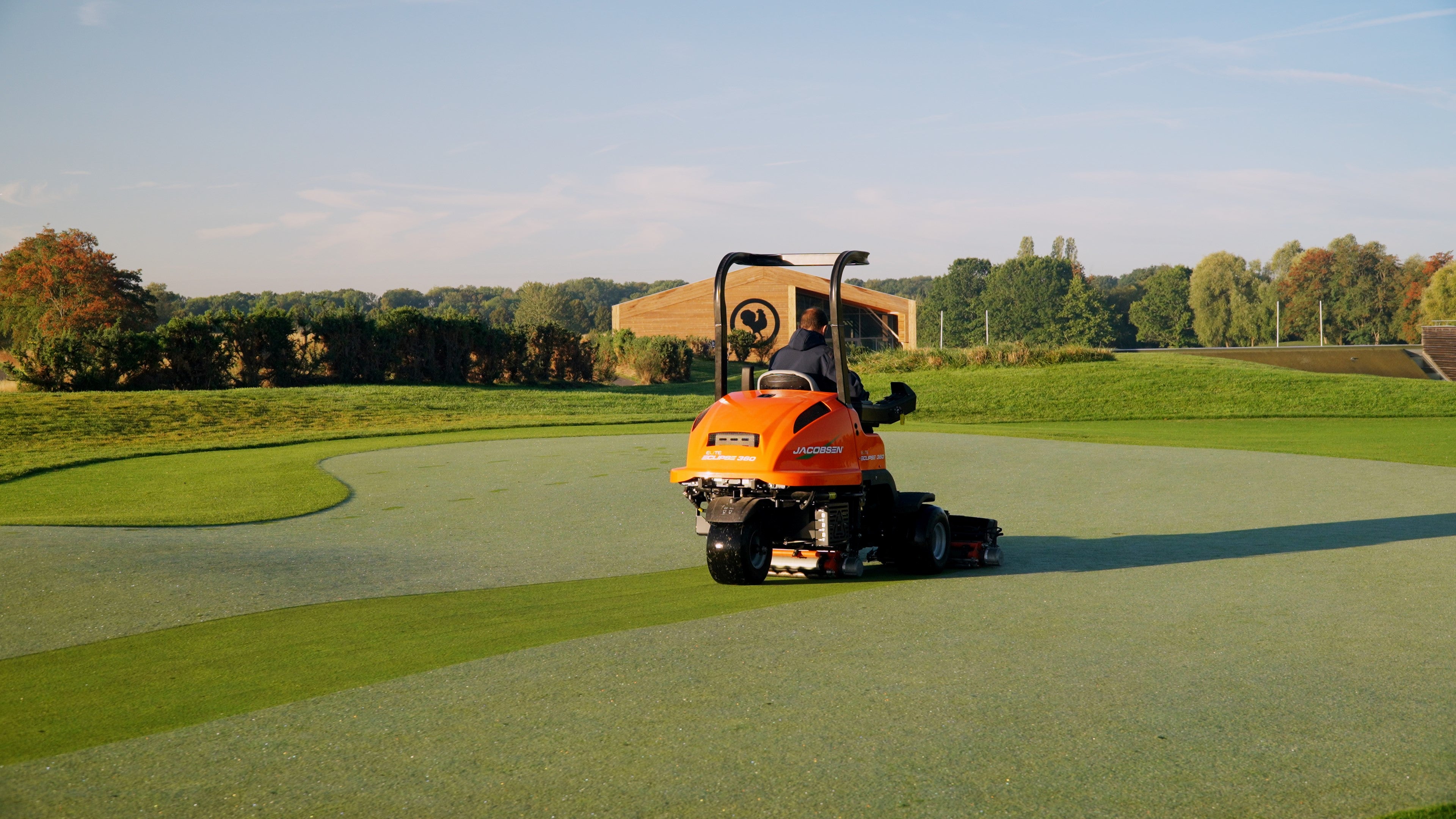Jacobsen® Unveils Fully Electric Mowing Solution with PACE Technologies Connectivity
