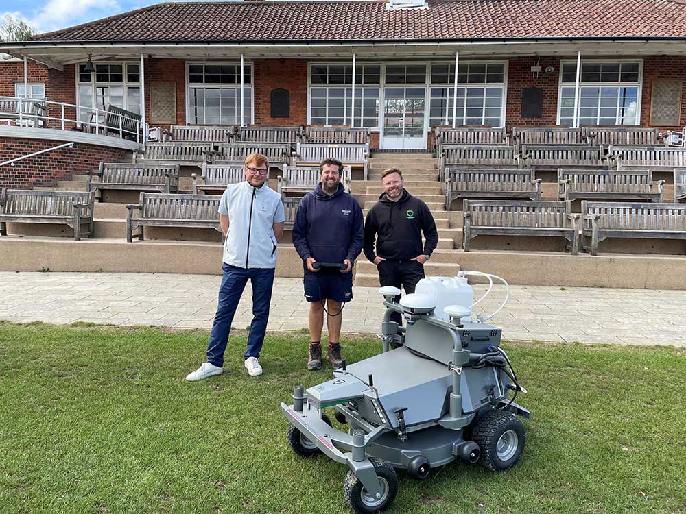 Bedford School invests in Groundbreaking RM21 Combo Mower