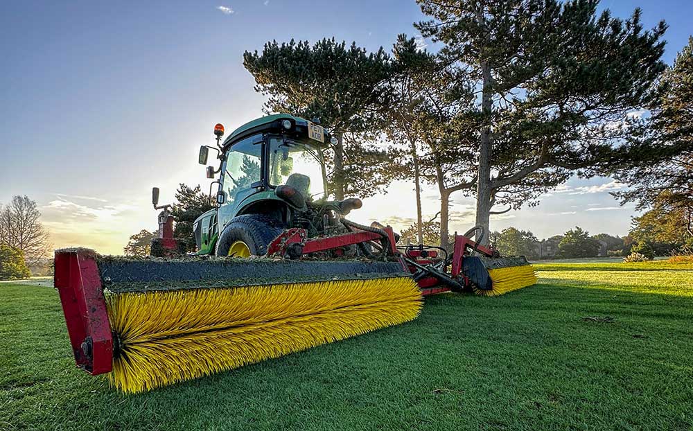 Top results at Woolley Park thanks to the Redexim Top Brush 6000