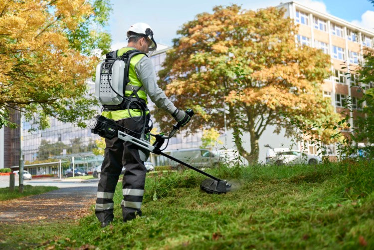 BCX3800 Lifestyle LineTrimmer Action Mid 4