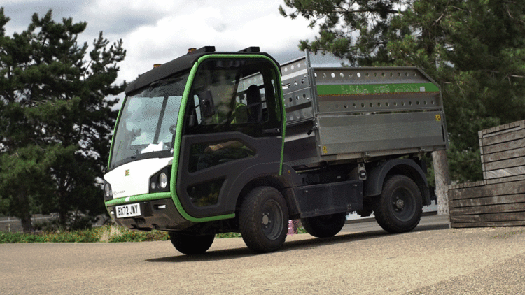 Etesia-at-GroundsFest.gif