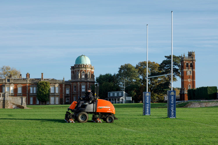 Jacobsen LF570 at Orwell Park 1.jpg