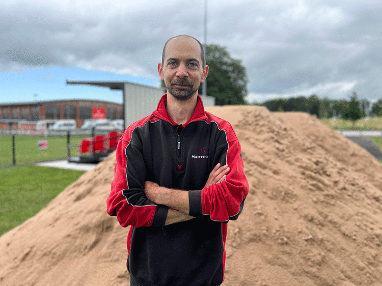 Mansfield-Sand-at-Hartpury-College.gif