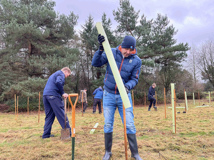 Members-of-the-North-Yorkshire-based-BIGGA-team-including-Steve-Wragg-and-Gavin-Rees-in-the-foreground-helped-with-the-planting.gif