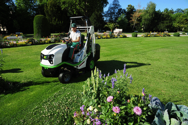 Menai-Tractors-become-Etesia-Dealers.gif