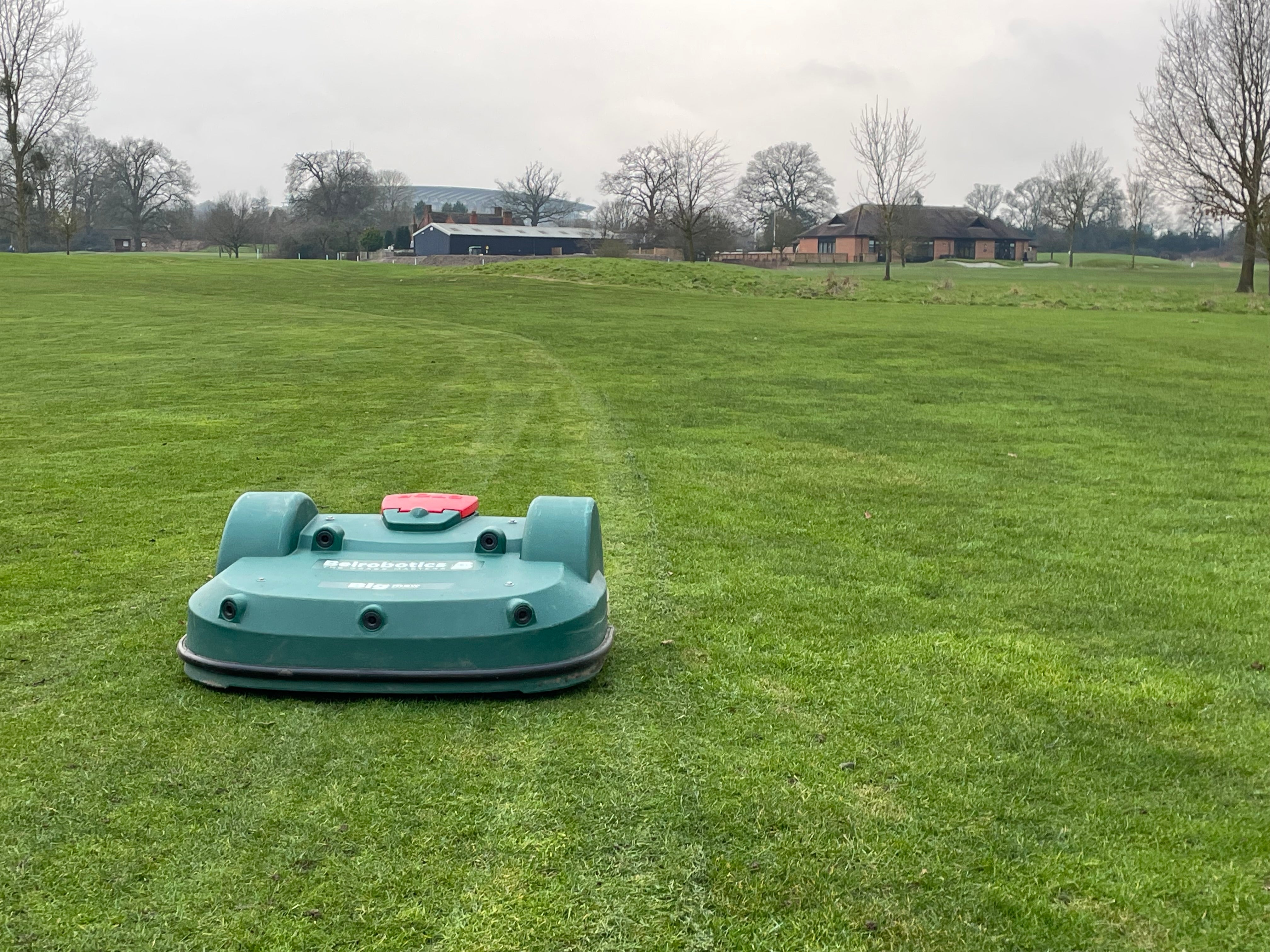 Royal Ascot Golf Club trials robot mowers to enhance greenkeeping operation