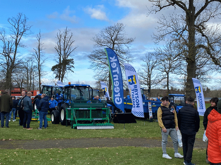 The-Scots-Turf-Show-2.gif