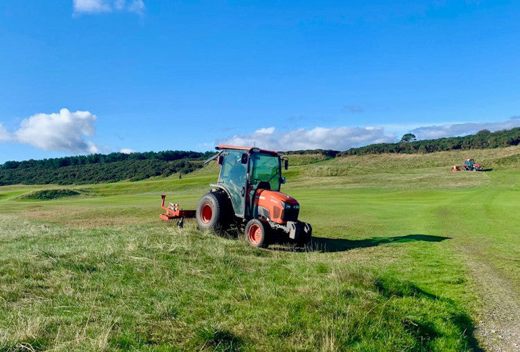 Wiedenmann_Raking-out-thatch-on-Championship-fairways.jpg